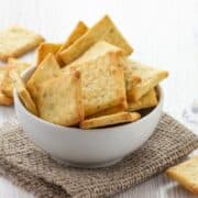 Keto Pesto Crackers