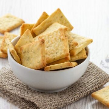 Best Keto Pesto Crackers (Delicious!) Keto Pesto Crackers