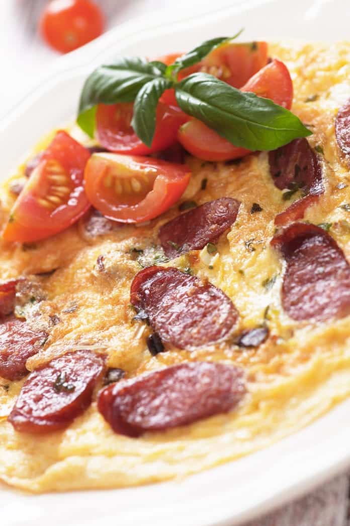 Keto Pizza Omelet With Pepperoni & Mozzarella