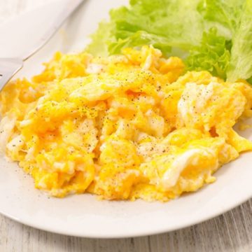Keto Scrambled Eggs with Cheese (Quick and Easy Breakfast)