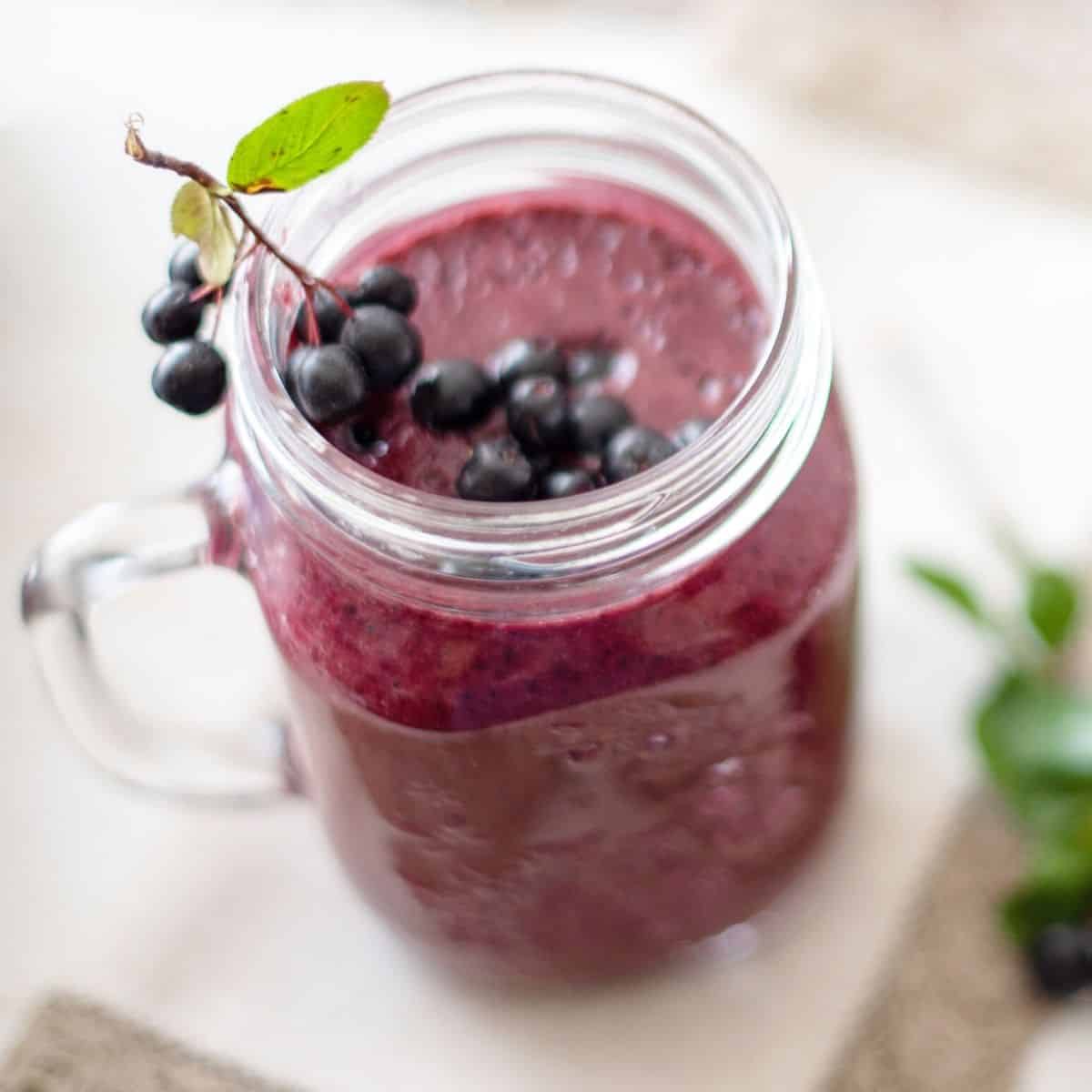Walnut and blueberry keto smoothie recipe