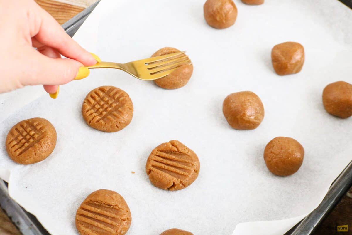 Keto Peanut Butter Cookies keto peanut butter cookies
