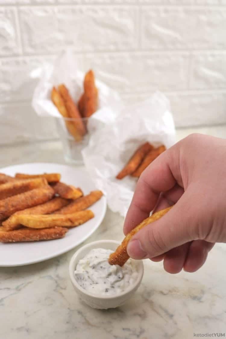 Halloumi fries with delicious dip