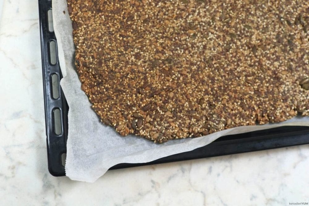 Baked keto crackers recipe