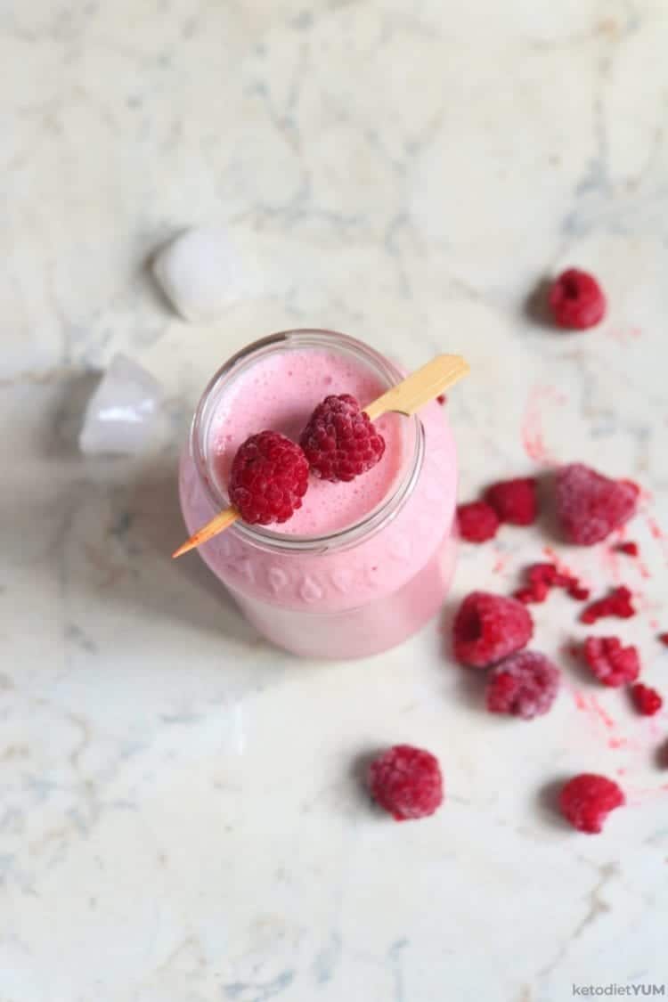 Quick and easy raspberry cheesecake smoothie recipe
