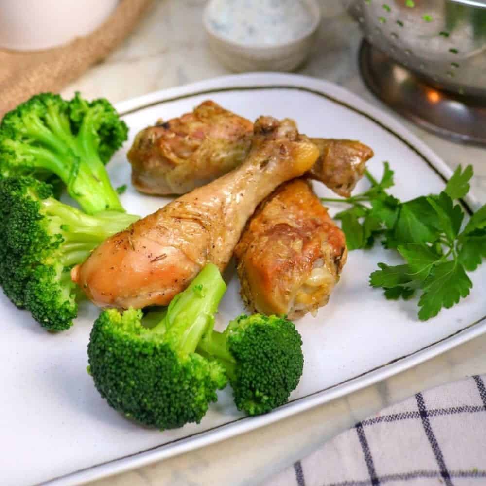 Roast Chicken with Broccoli and Garlic Cheese Roast Chicken with Broccoli and Garlic Cheese