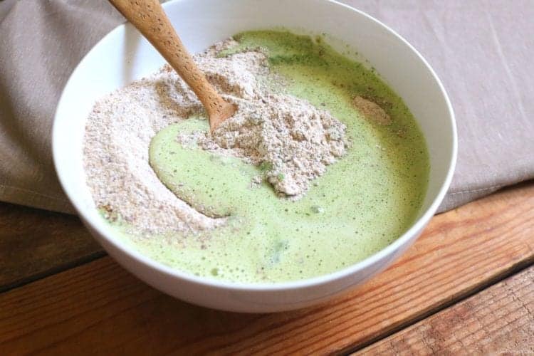 Adding the spinach mixture to the flour mixture