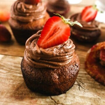 Keto Chocolate Cupcakes