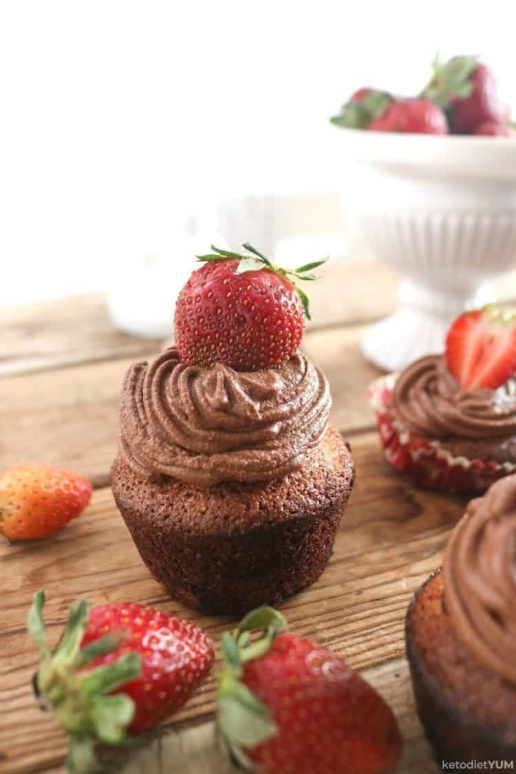 Perfect keto chocolate cupcakes with strawberries!