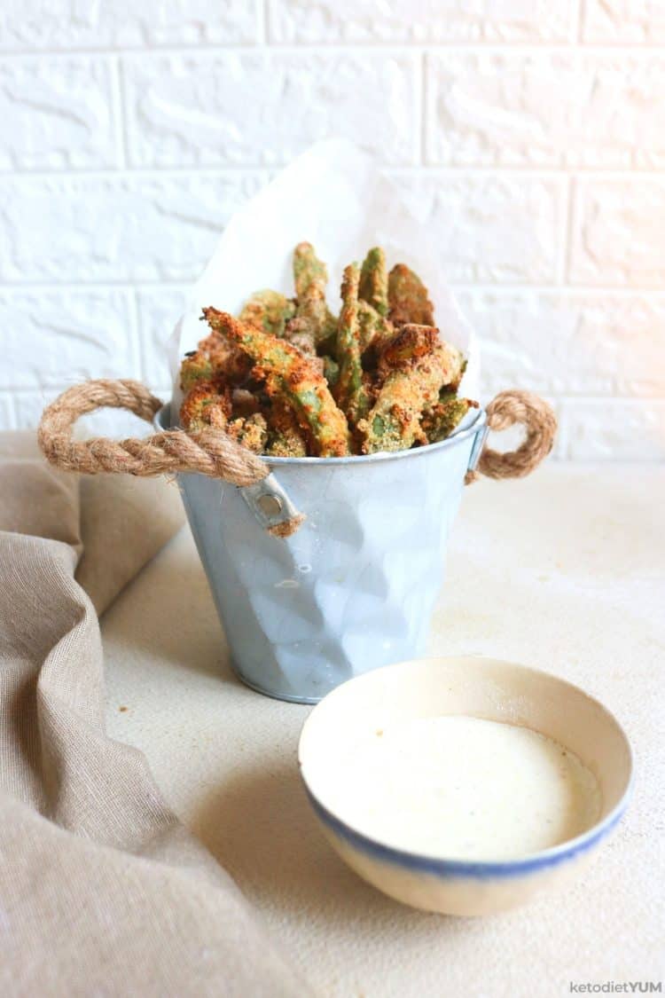 Crispy baked green bean fries with dip