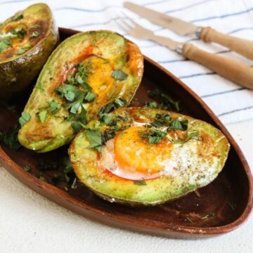 Baked Avocado Egg Boats