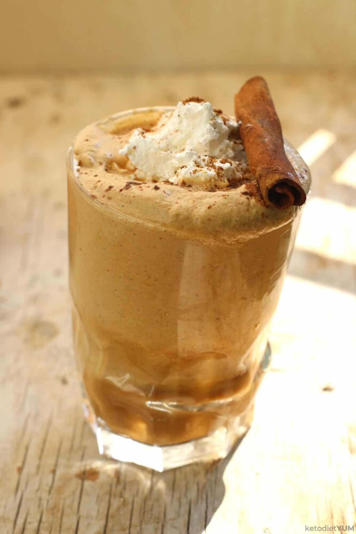 Delicious low-carb keto pumpkin spice latte (Starbucks copycat recipe)