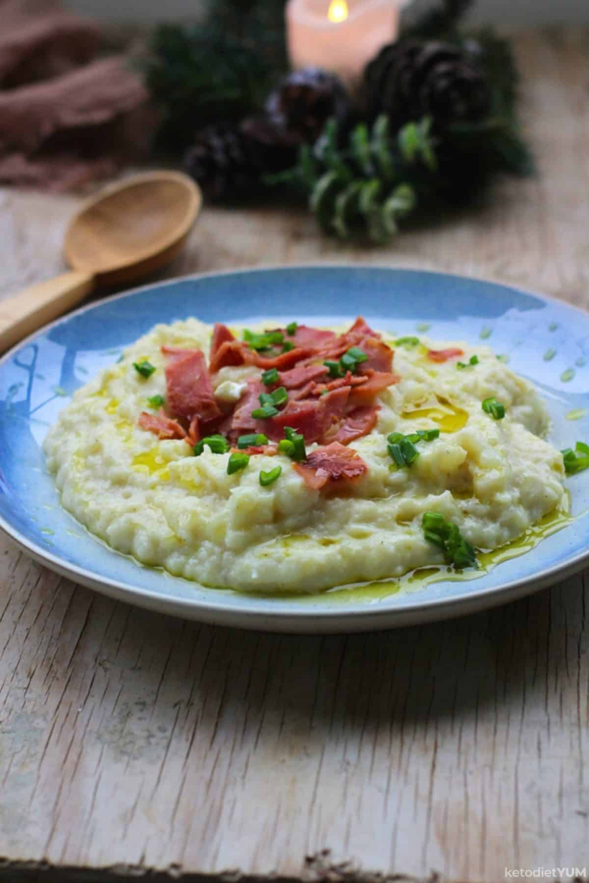 Delicious loaded cauliflower mash topped with bacon bits, green onion and olive oil