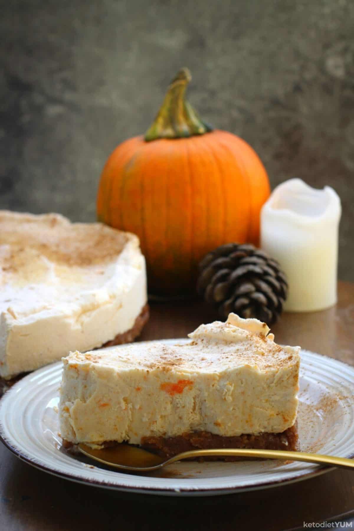 Delicious no-bake keto pumpkin cheesecake dessert recipe