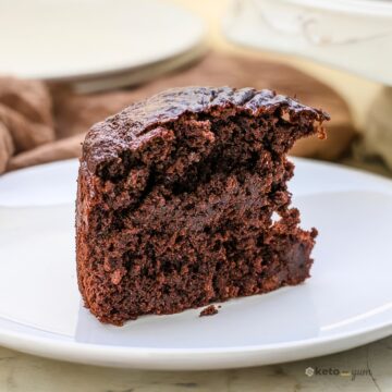 Keto Chocolate Cake Recipe (Gluten-Free & Low Carb)