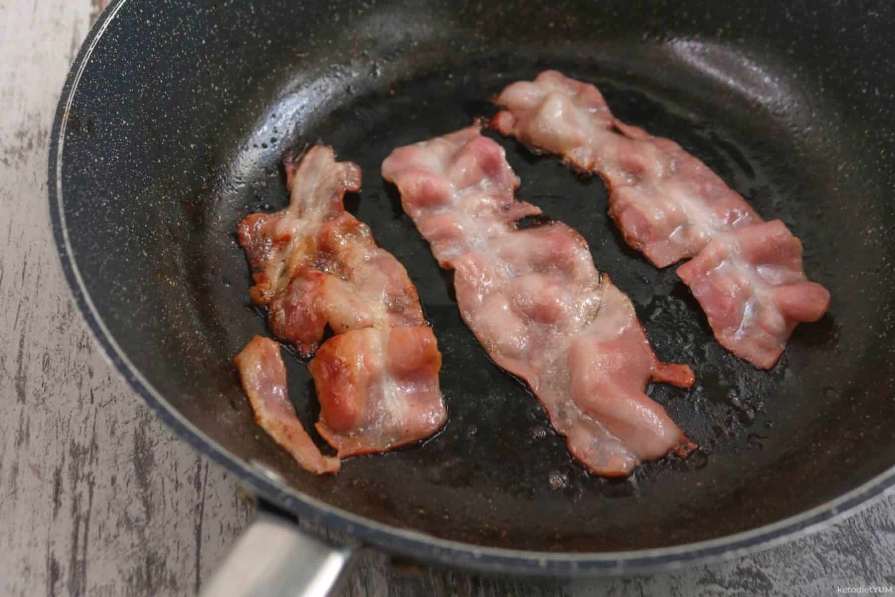 How To Cook Bacon In A Pan Crispy And Crunchy Keto Yum