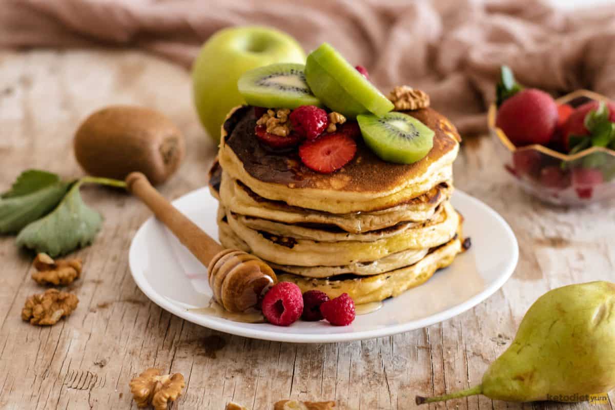 Fluffy and delicious low carb pancakes ready to enjoy