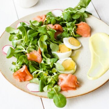 Smoked Salmon with Valerian and Radish Salad