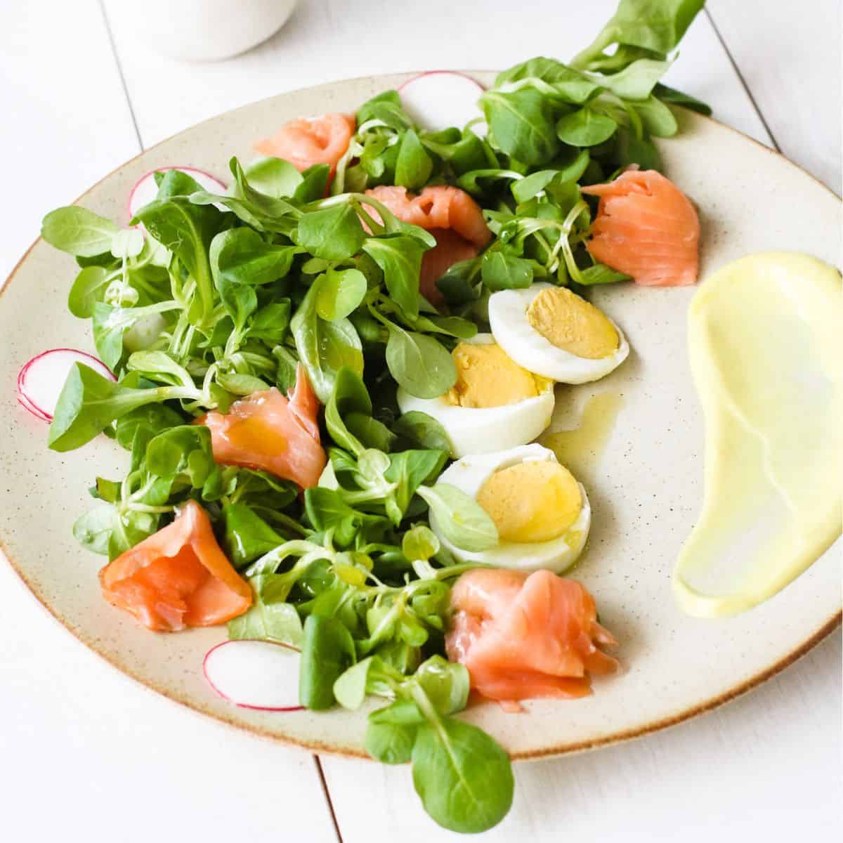 Smoked Salmon with Valerian and Radish Salad Smoked Salmon with Valerian and Radish Salad