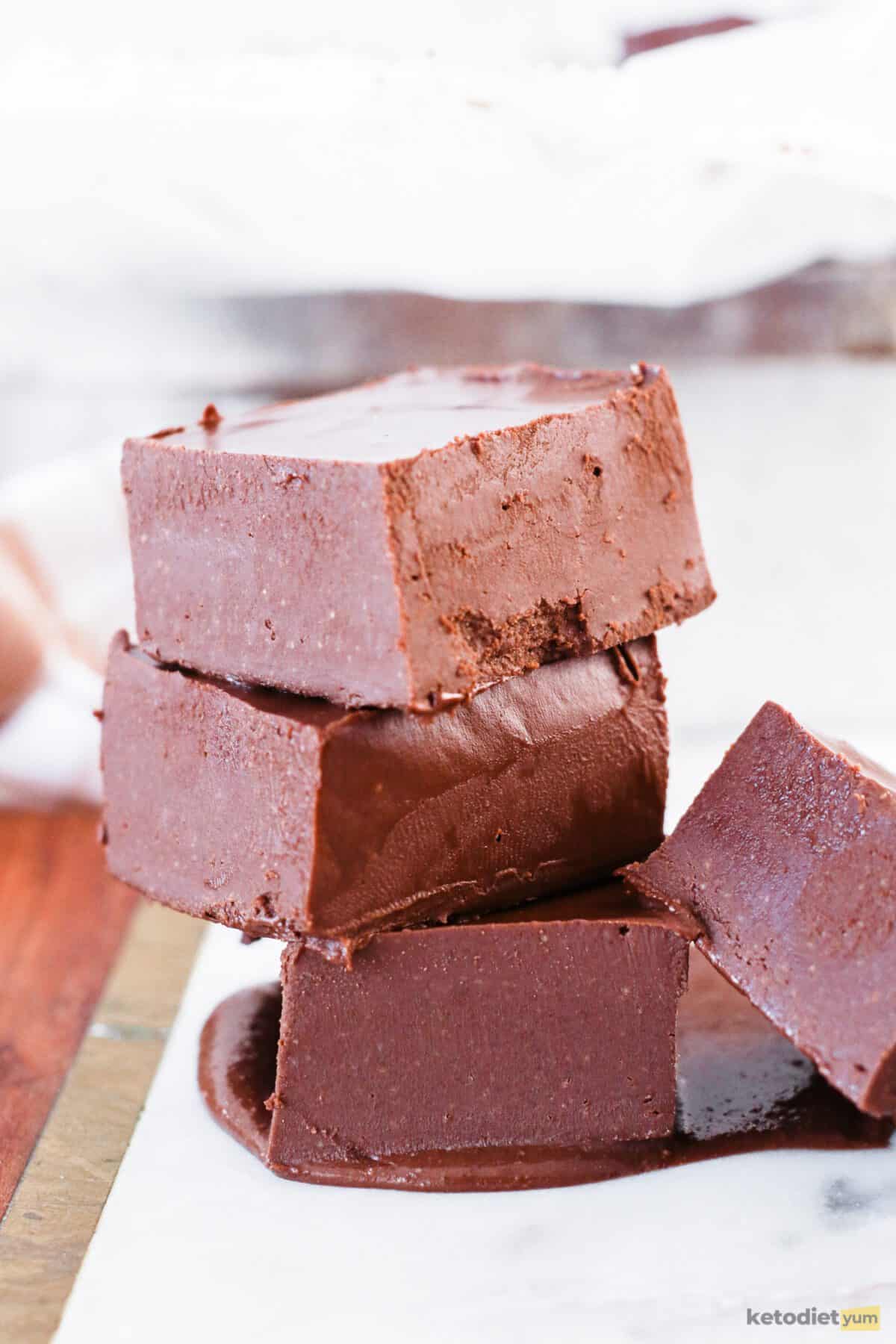Delicious chocolate peanut butter fudge bars that are low carb and keto friendly