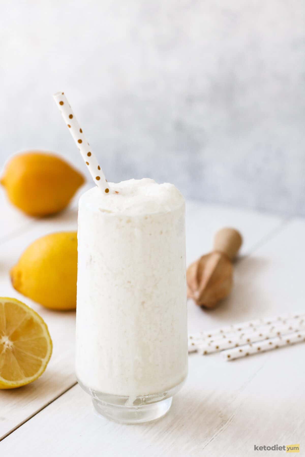 Low carb frozen lemonade that is sugar free and keto friendly