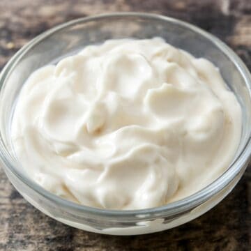 A Guide to Eating Daisy Sour Cream on a Ketogenic Diet