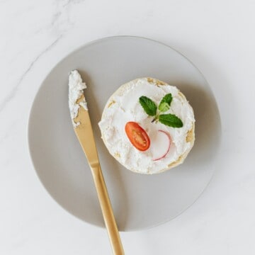bread with cottage cheese