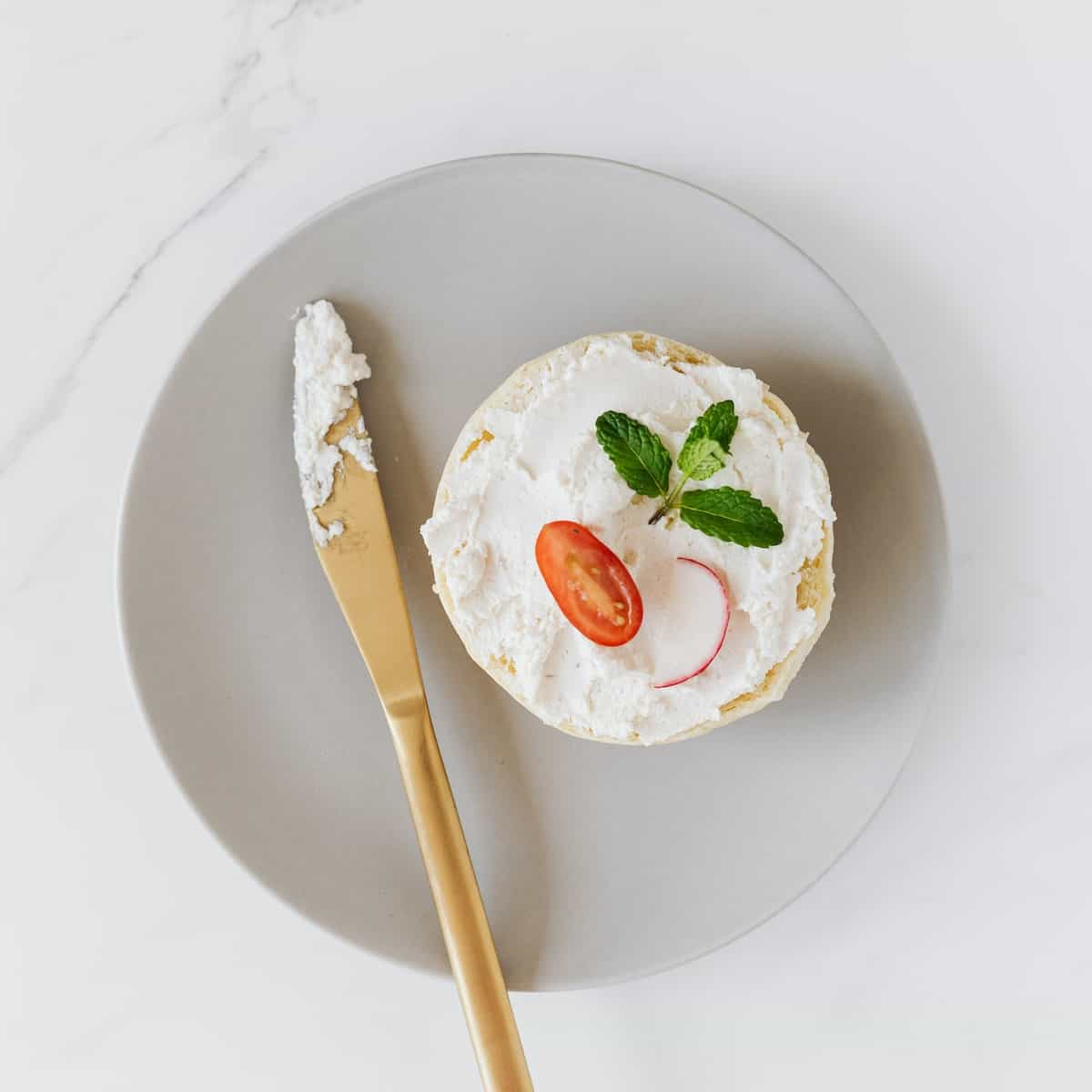 bread with cottage cheese