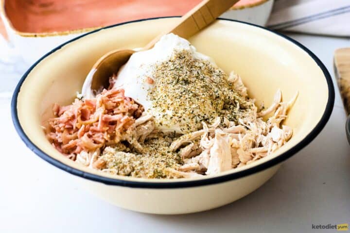 Easy Keto Chicken Bacon Ranch Casserole (6 Ingredients)